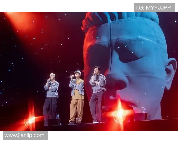 12年轮回！陈小春全运会开幕式唱《放言高论》，竟撞上广州队首夺亚冠夺冠纪念日