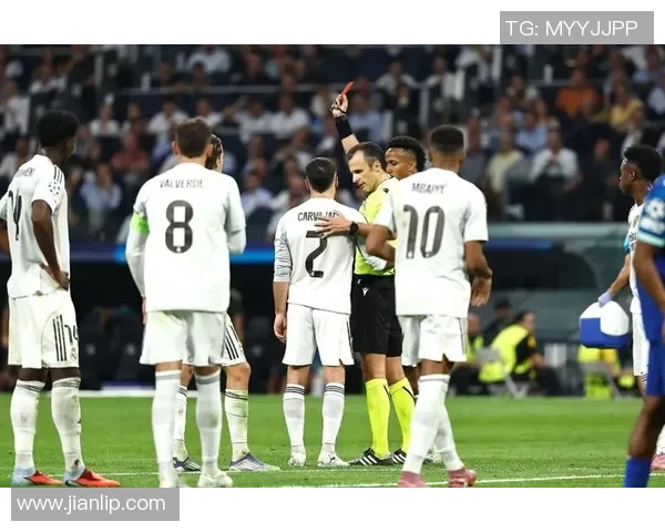 9分钟2次争议判罚！姆巴佩国际波被吹，点球被撤销，皇马主席黑脸